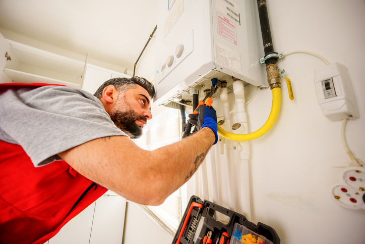 Instalación de calentador de agua y su impacto en el consumo energético